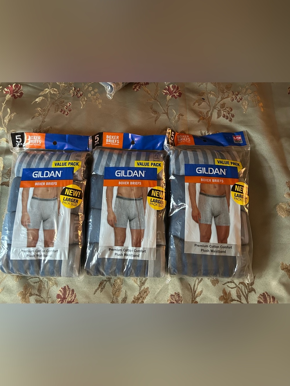 Gilden boxer briefs  5 in each bag.
Lot of 3 unopened packs